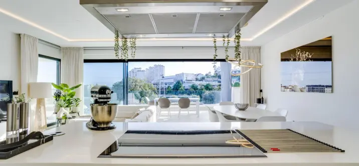 Продажа апартаментов на среднем этаже в Estepona 0