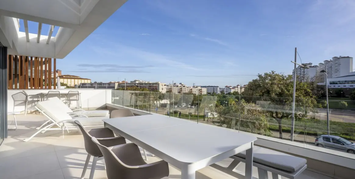 Продажа апартаментов на среднем этаже в Estepona 4