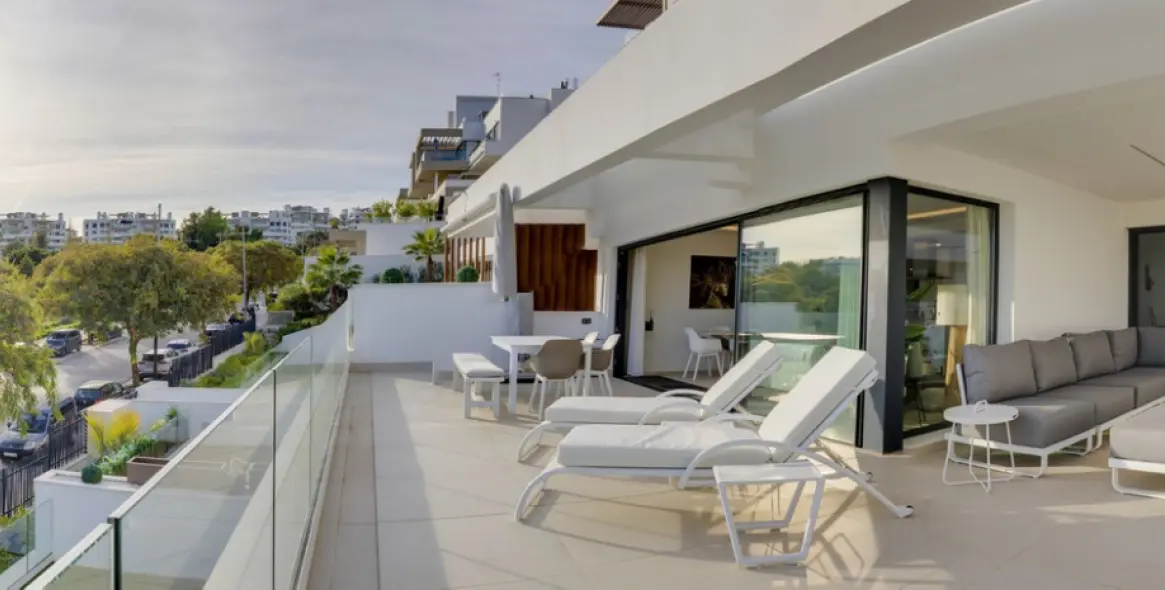 Продажа апартаментов на среднем этаже в Estepona 6