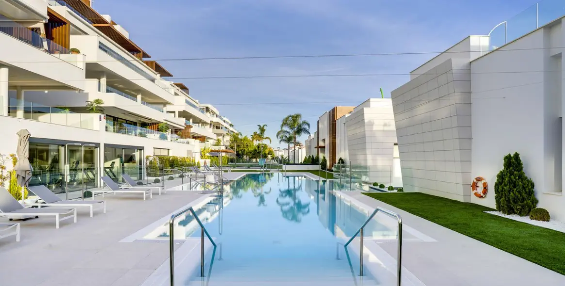 Продажа апартаментов на среднем этаже в Estepona 15