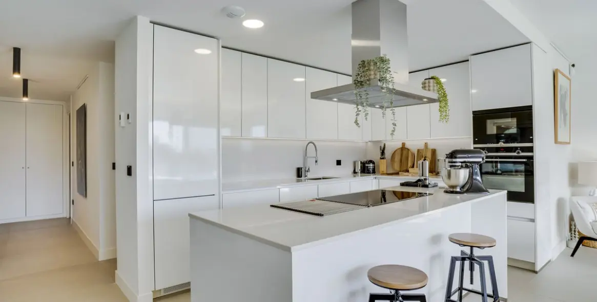 Продажа апартаментов на среднем этаже в Estepona 18