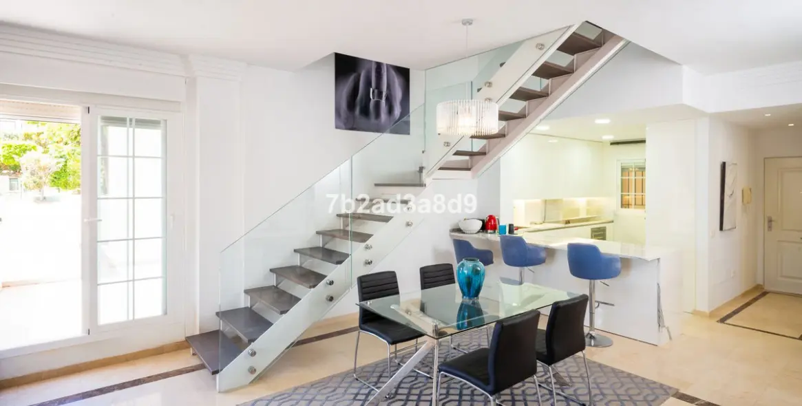 Sale of penthouse in Nueva Andalucía 2