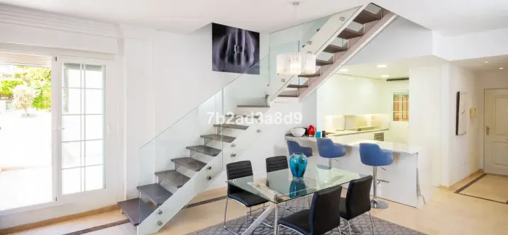 Sale of penthouse in Nueva Andalucía 1