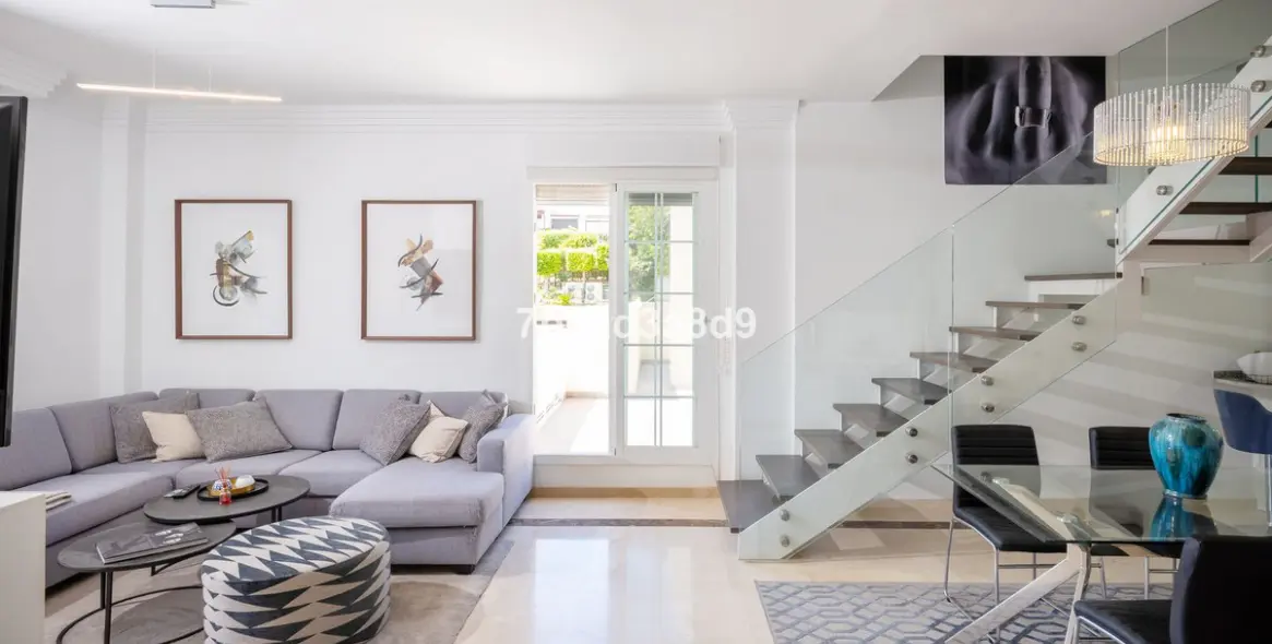 Sale of penthouse in Nueva Andalucía 3