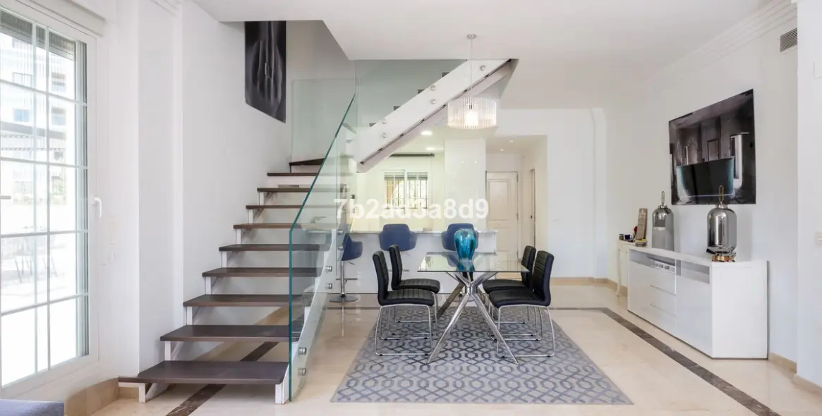 Sale of penthouse in Nueva Andalucía 4