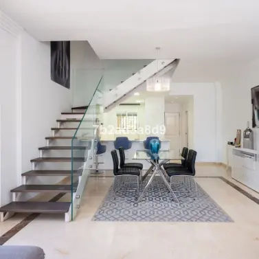 Sale of penthouse in Nueva Andalucía