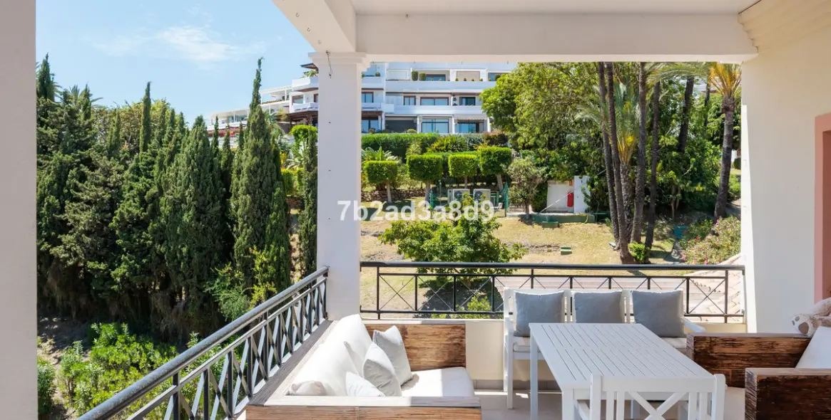 Sale of penthouse in Nueva Andalucía 7