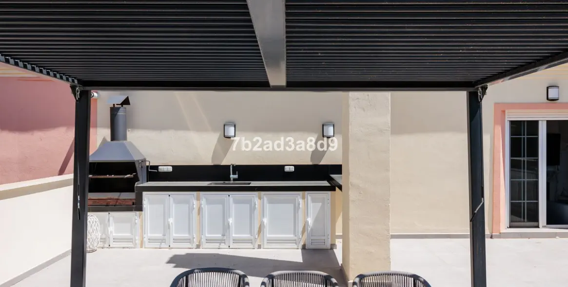 Sale of penthouse in Nueva Andalucía 10