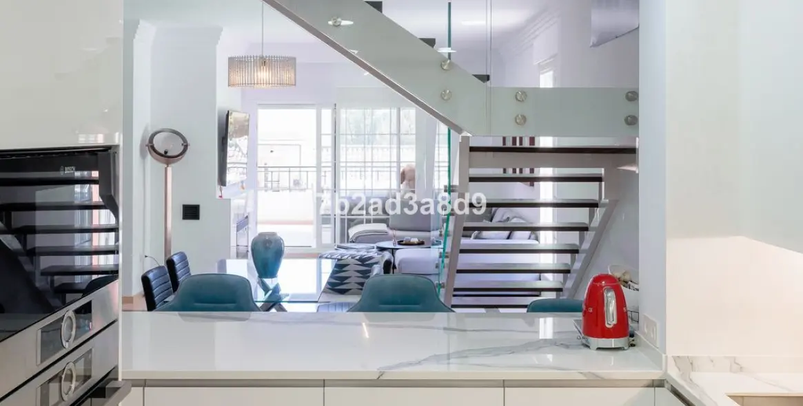 Sale of penthouse in Nueva Andalucía 14