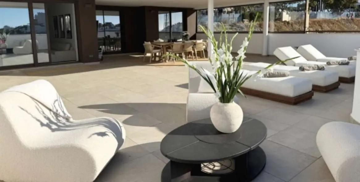 Sale of middle floor apartment in Estepona 3