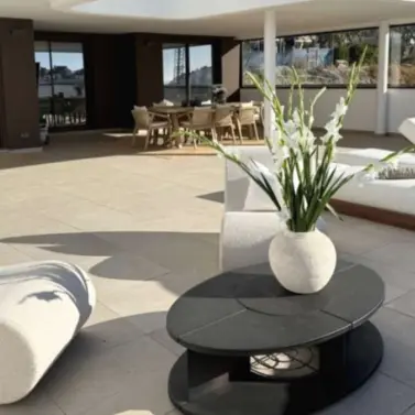 Продажа апартаментов на среднем этаже в Estepona