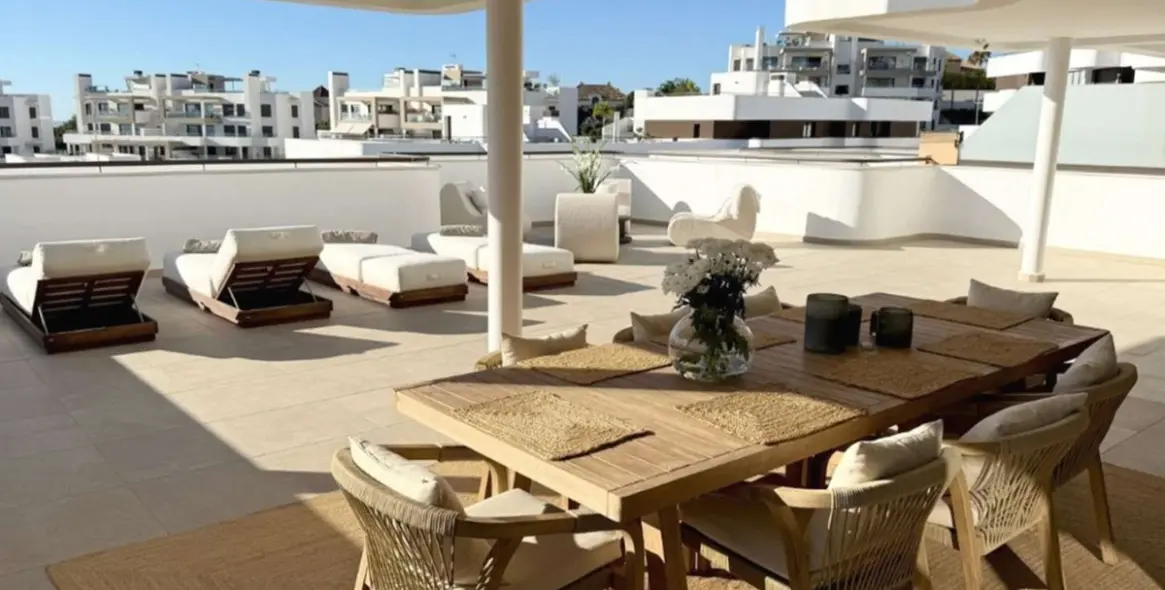 Sale of middle floor apartment in Estepona 5
