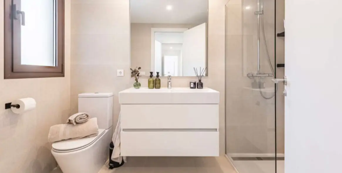 Sale of middle floor apartment in Estepona 13