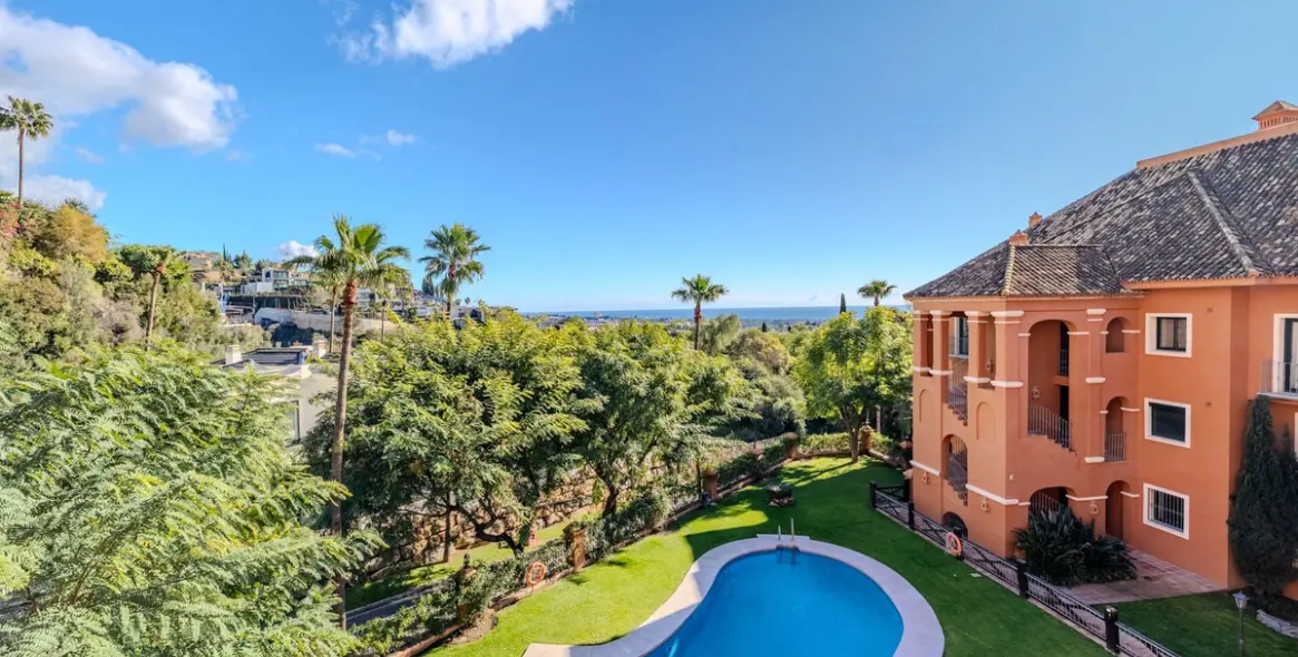 Sale of penthouse duplex in Monte Halcones 1