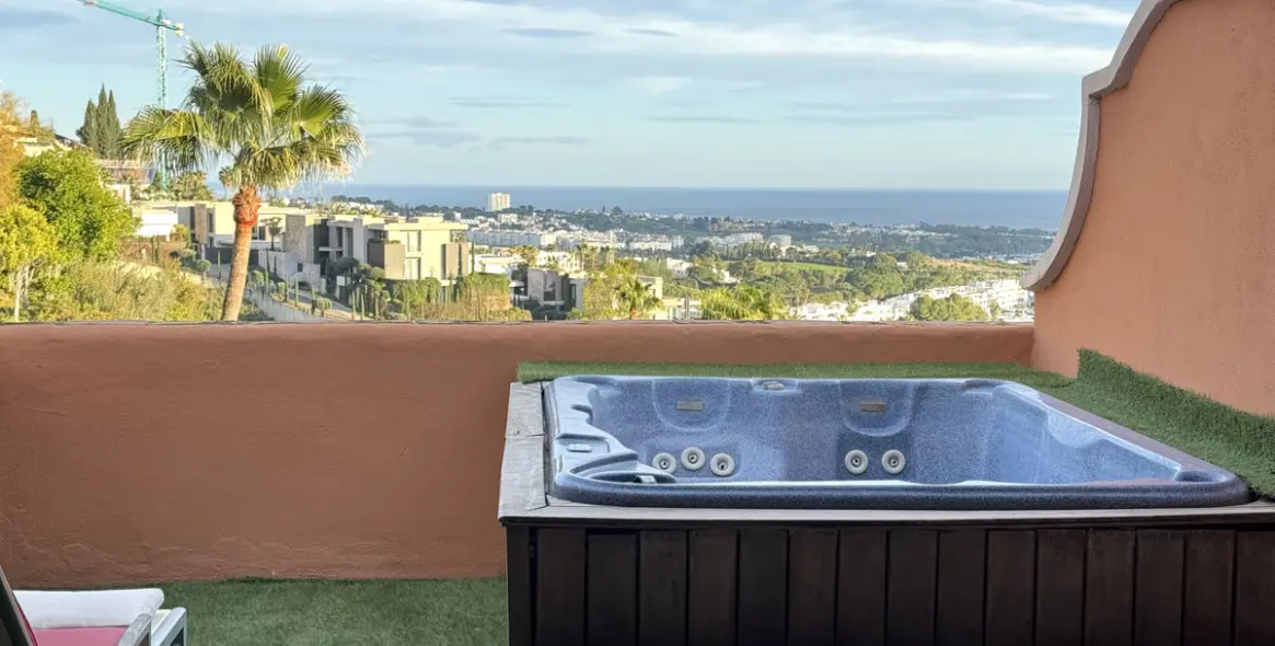 Sale of penthouse duplex in Monte Halcones 2