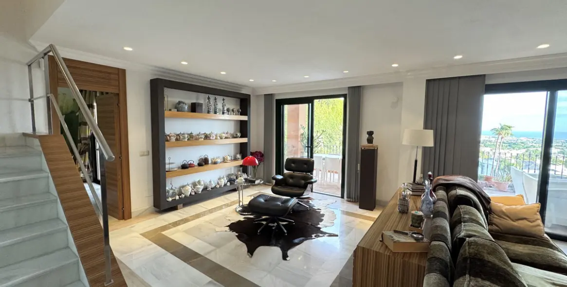 Sale of penthouse duplex in Monte Halcones 4