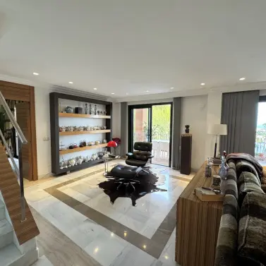 Sale of penthouse duplex in Monte Halcones