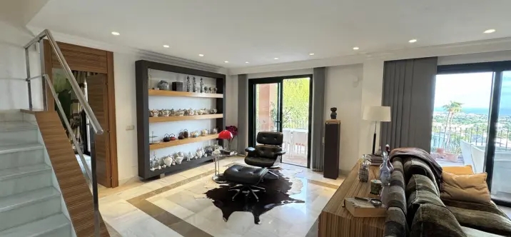 Sale of penthouse duplex in Monte Halcones 3