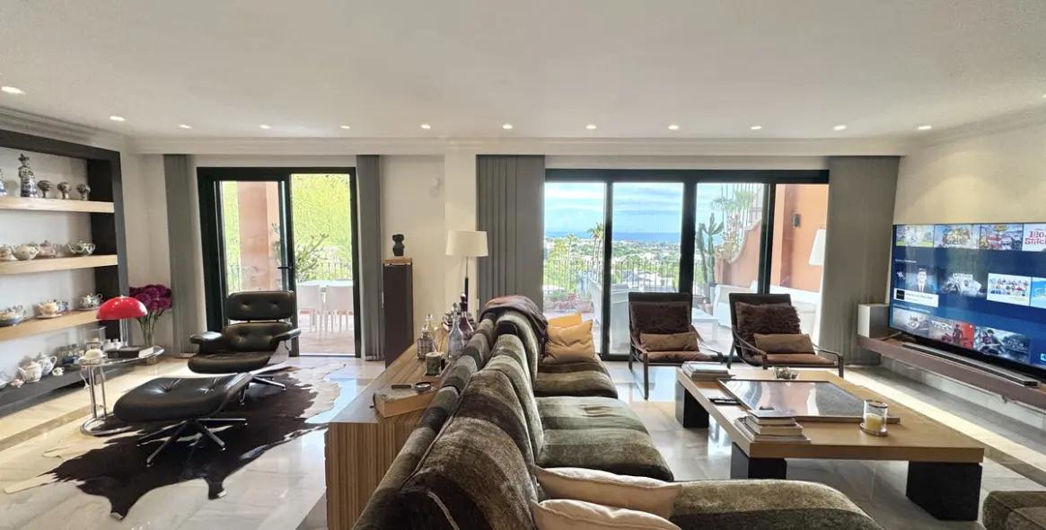 Sale of penthouse duplex in Monte Halcones 8