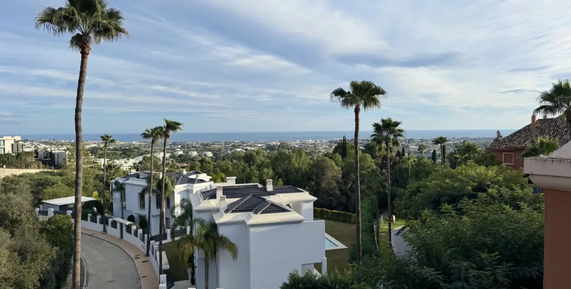 Sale of penthouse duplex in Monte Halcones 10