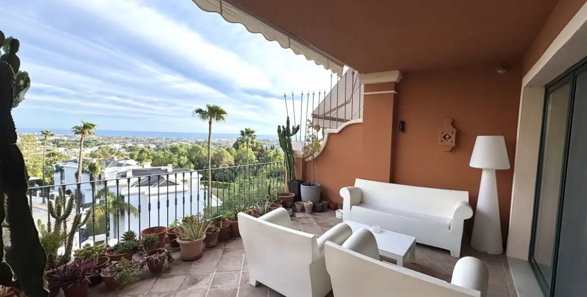 Sale of penthouse duplex in Monte Halcones 16