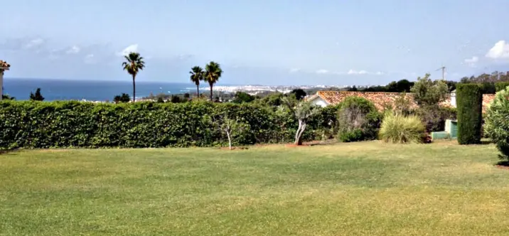 Продажа  жилого участка в Marbella 0