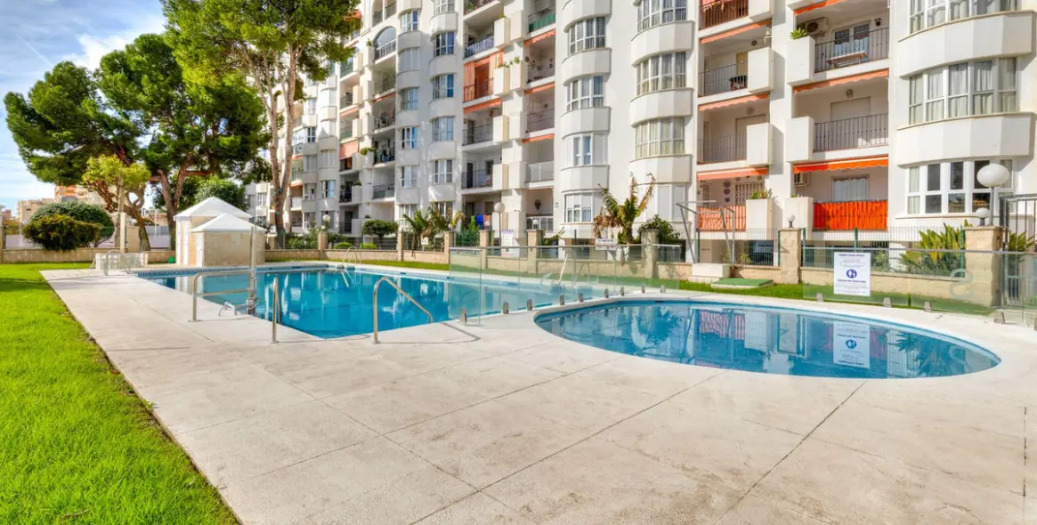 Продажа апартаментов на среднем этаже в Los Boliches 1