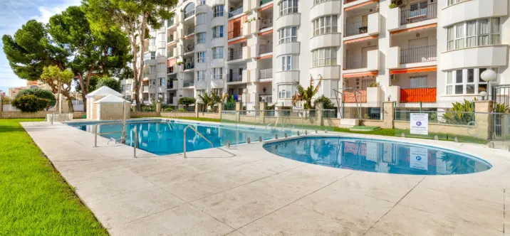 Продажа апартаментов на среднем этаже в Los Boliches 0