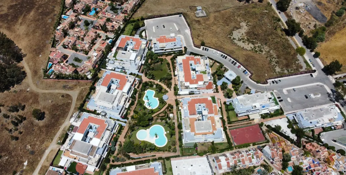 Sale of middle floor apartment in Nueva Andalucía 2