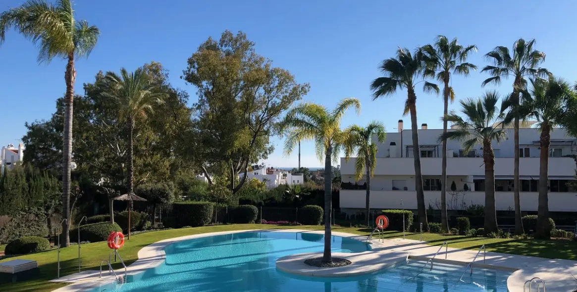 Продажа апартаментов на среднем этаже в Nueva Andalucía 21