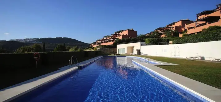 Продажа апартаментов на первом этаже в Casares Playa 1