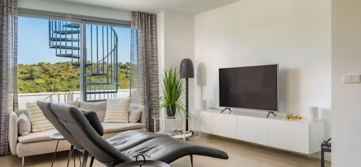 Sale of penthouse in Estepona 3