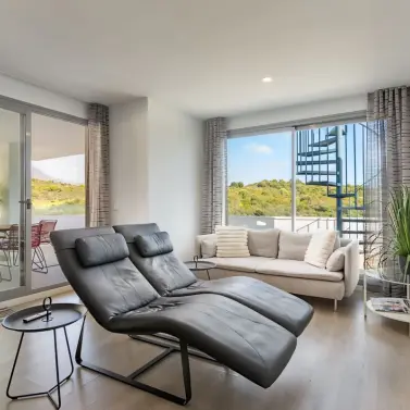 Sale of penthouse in Estepona