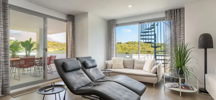 Sale of penthouse in Estepona 4