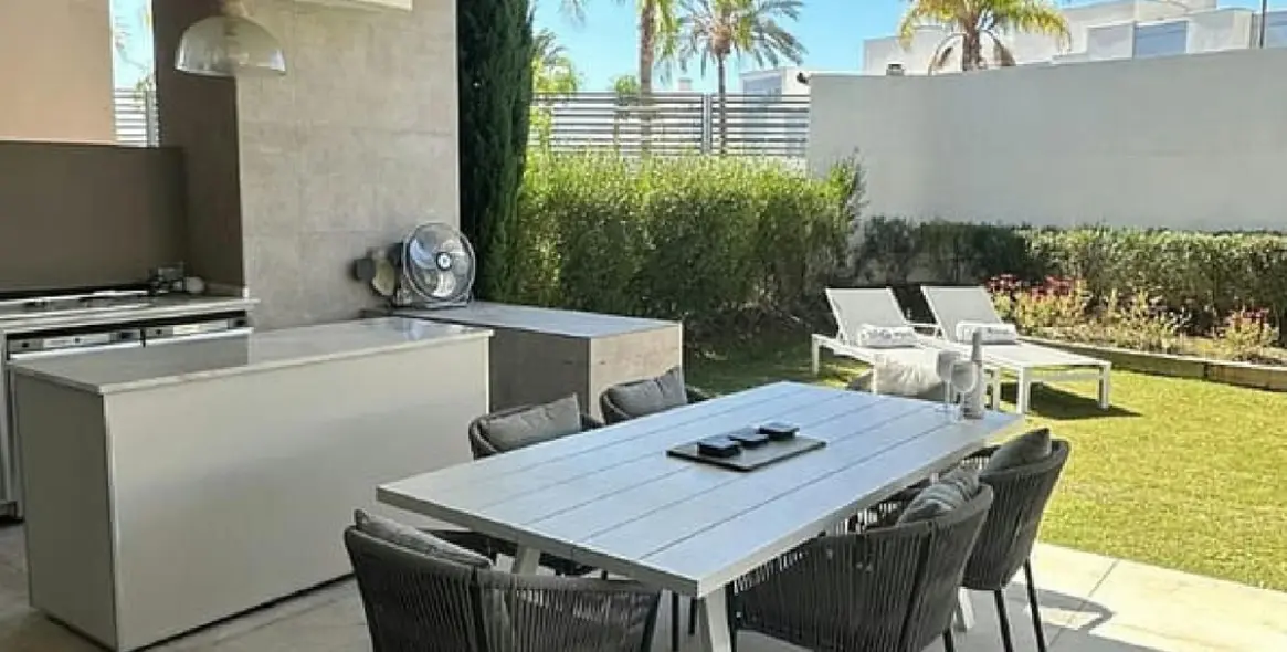 Sale of ground floor apartment in New Golden Mile 1