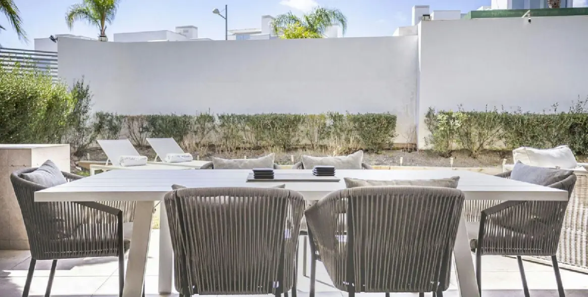 Sale of ground floor apartment in New Golden Mile 3