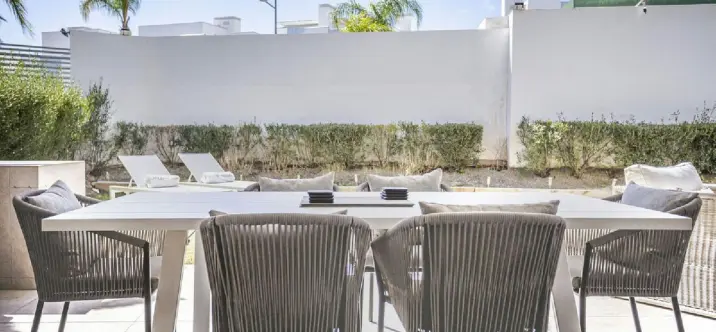 Sale of ground floor apartment in New Golden Mile 2