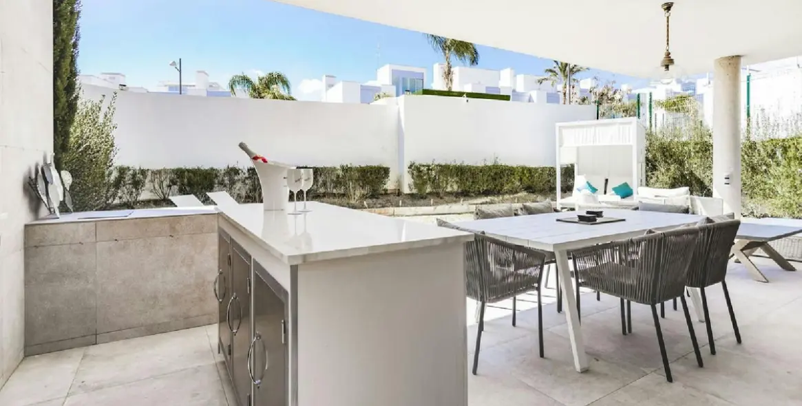 Sale of ground floor apartment in New Golden Mile 4