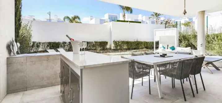 Sale of ground floor apartment in New Golden Mile 3