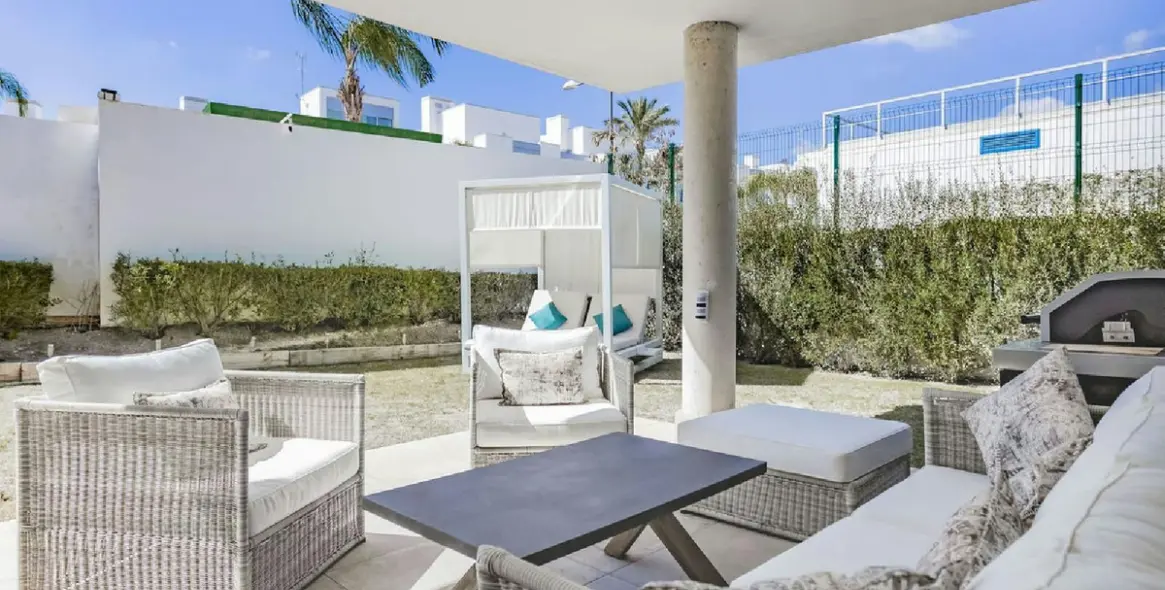 Sale of ground floor apartment in New Golden Mile 7