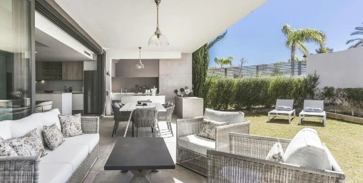 Sale of ground floor apartment in New Golden Mile 9