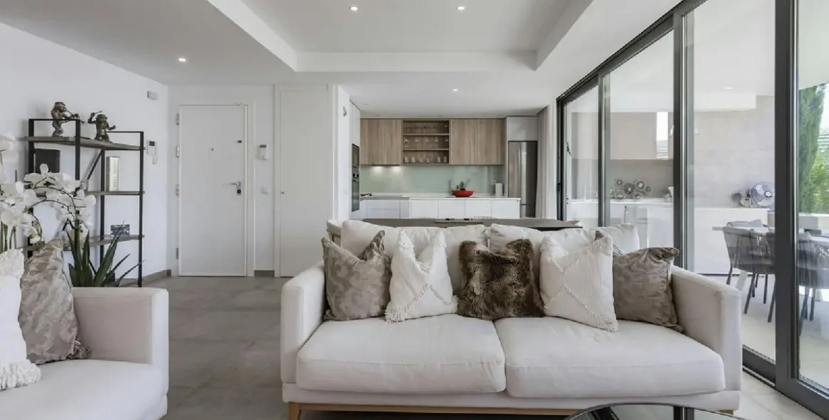 Sale of ground floor apartment in New Golden Mile 14