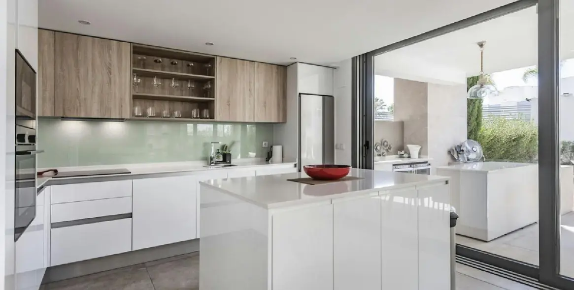 Sale of ground floor apartment in New Golden Mile 17