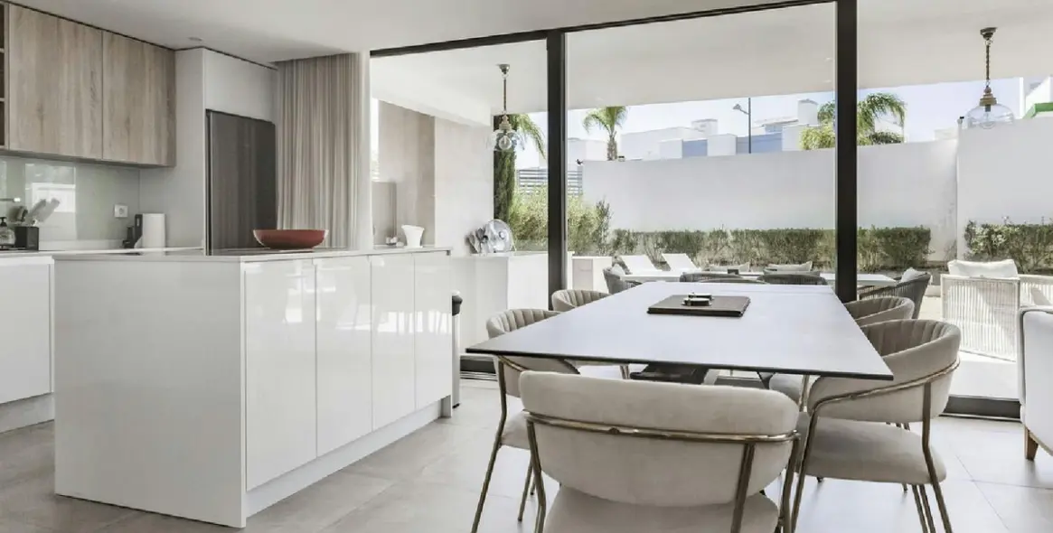 Sale of ground floor apartment in New Golden Mile 18