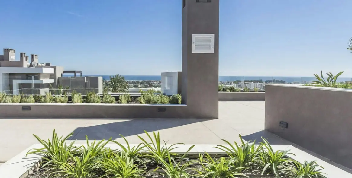 Продажа апартаментов на первом этаже в New Golden Mile 24