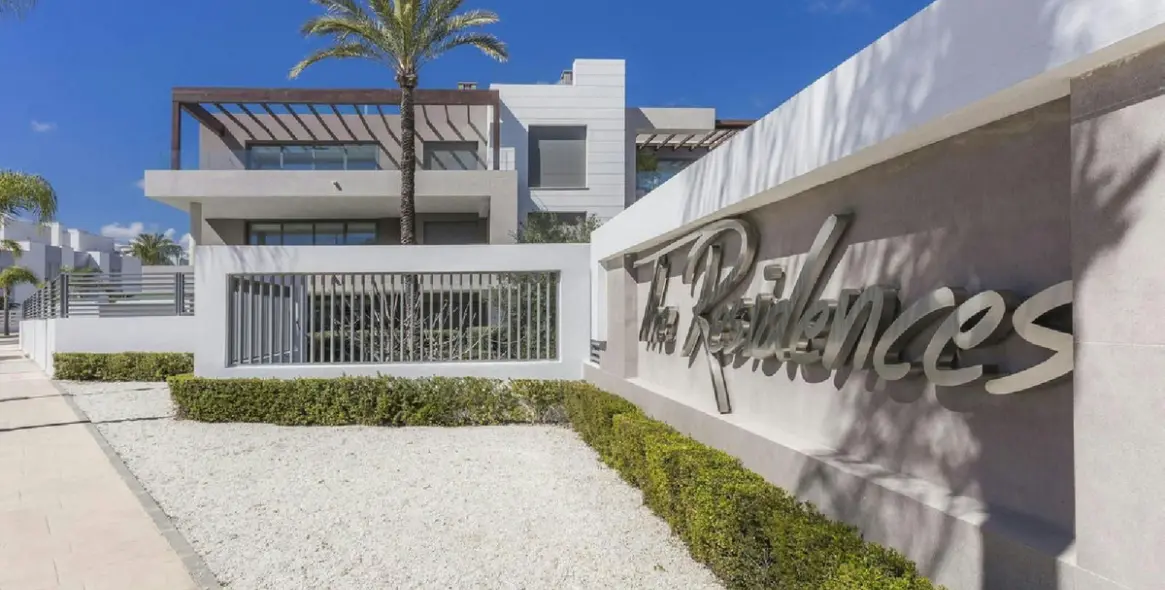 Venta de apartamento en planta baja en New Golden Mile 29