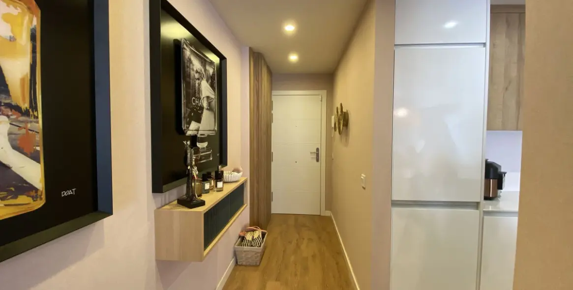 Sale of middle floor apartment in Estepona 1