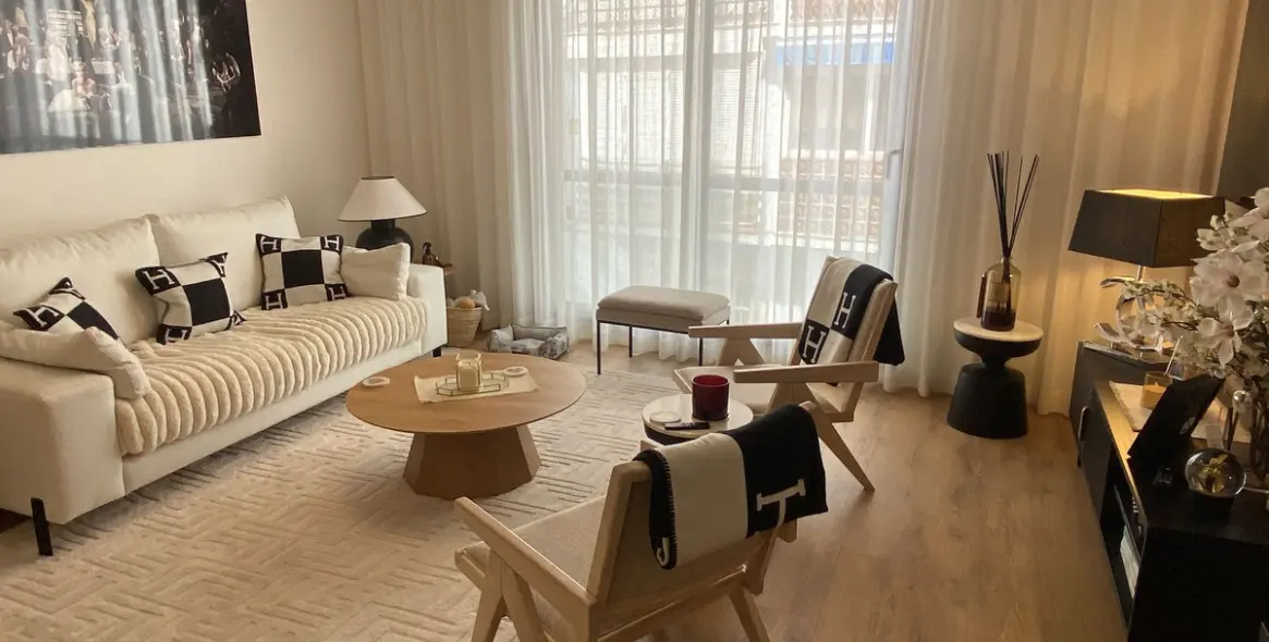 Sale of middle floor apartment in Estepona 2