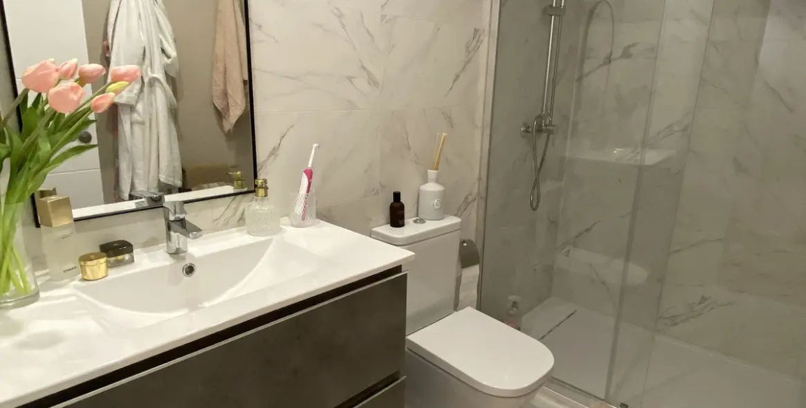 Sale of middle floor apartment in Estepona 11