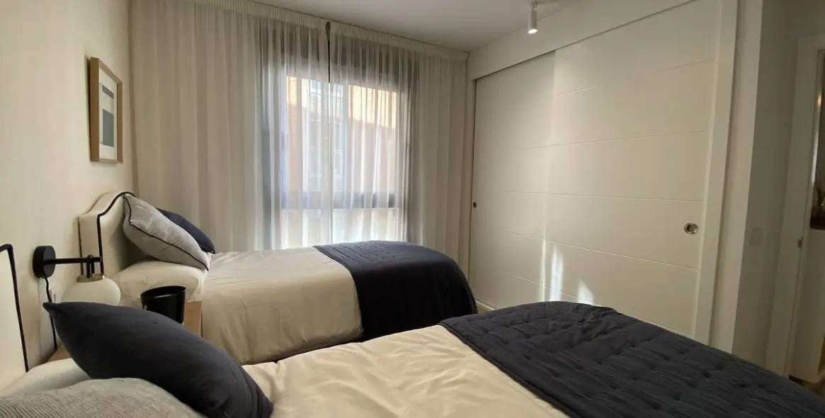 Sale of middle floor apartment in Estepona 15